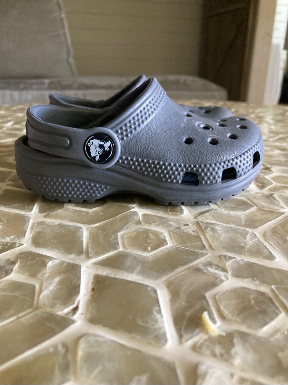 LIKE NEW! CROCS Kids Classic Clog in ‘slate grey’ - Picture 7 of 12
